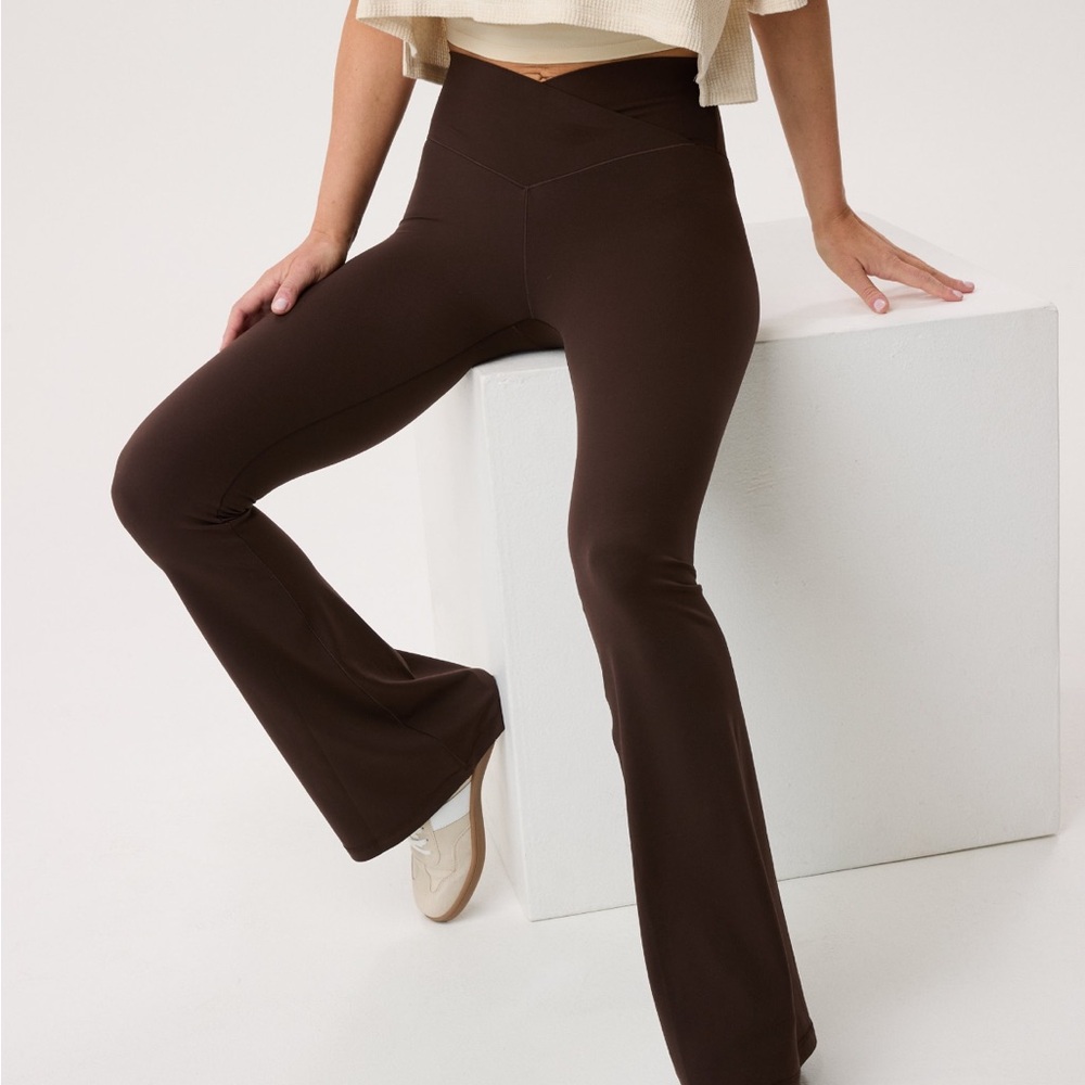 AERIE OFFLINE brown crossover flare leggings